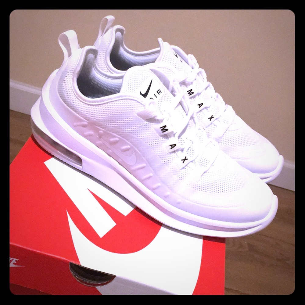 Women’s Nike Air Max Axis